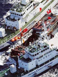 日本测量船钓鱼岛活动 中国海监船发警告