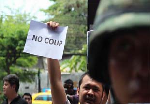 泰国曼谷发生反政变示威集会